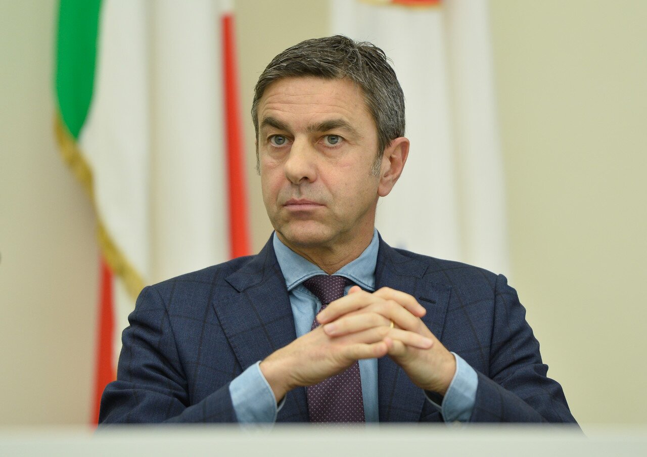 B体育官方网站-科斯塔库塔提醒巴尔泰萨吉：当时不应该等球，而应该主动去争球