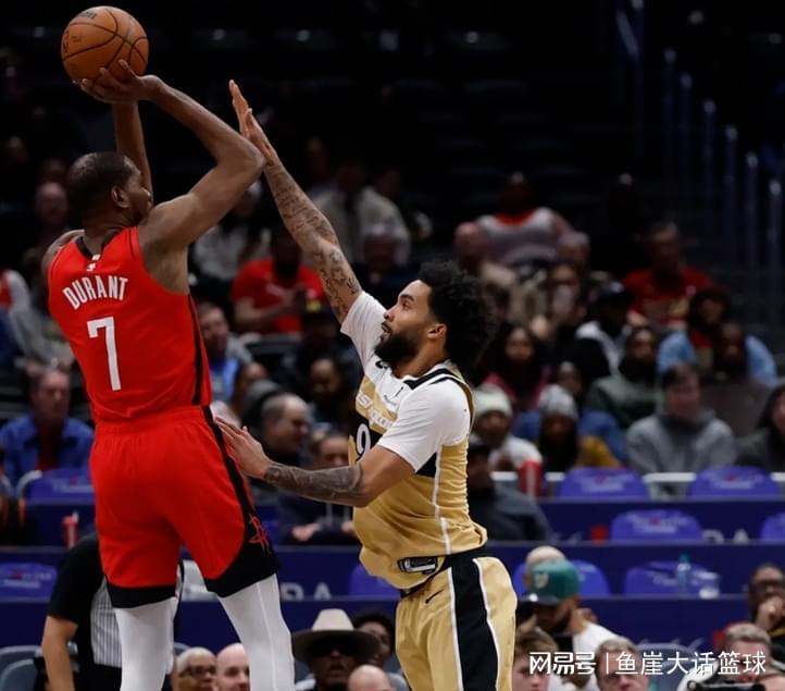 B体育官方-NBA最新排名！火箭坐稳第三，快船收大礼，勇士危险，湖人被甩开