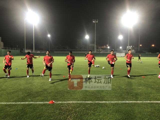 B体育官方-尹鸿博董春雨因小伤调整 国足昨晚训练下调强度