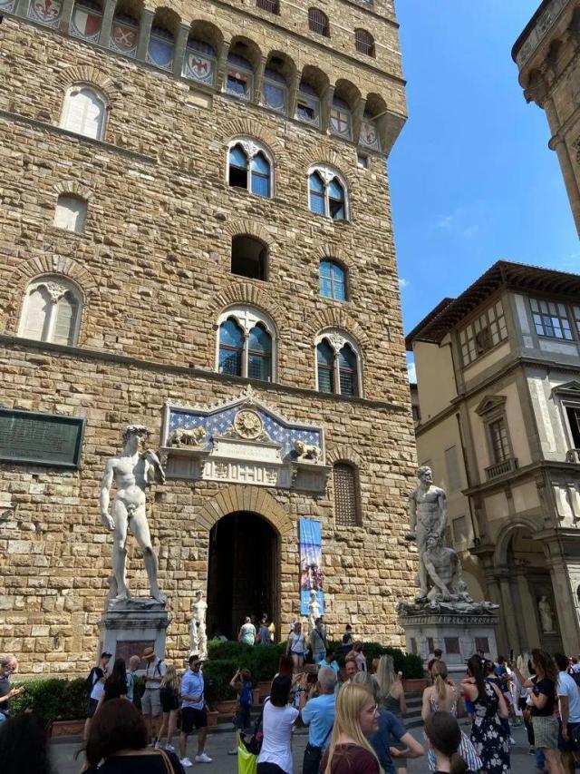 B体育直播运营团队-武磊讲述佛罗伦萨行 热身赛纪念西班牙人老队长